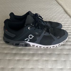 On Running Cloud Flow Men’s Size 10.5